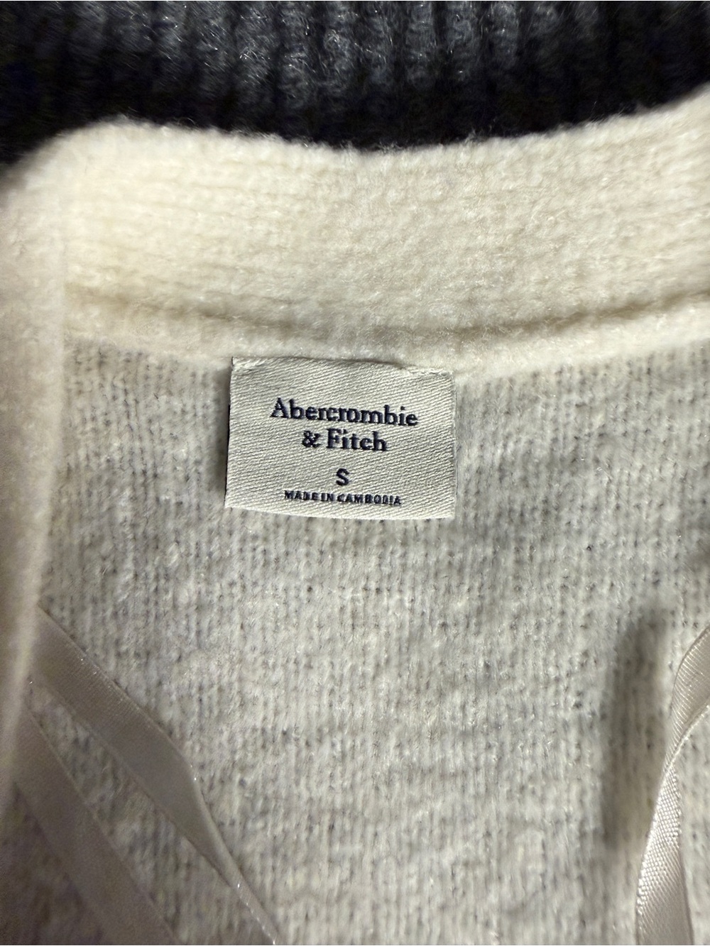 Abercrombie Cream Textured Cropped Cardigan Sweater Size Small - Picture 4 of 9